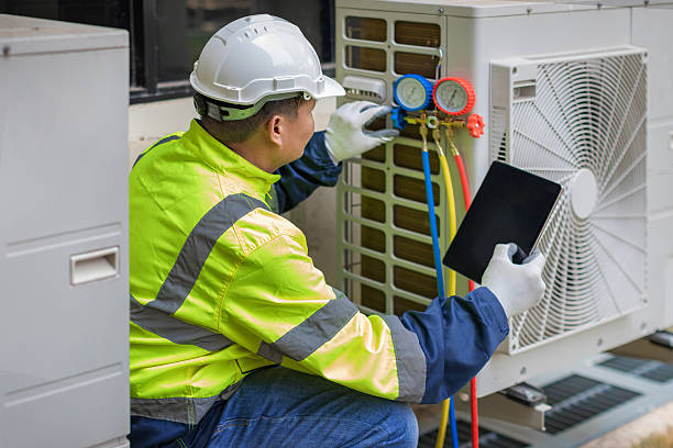 Professional Ac Installation technician working in Mendota, IL